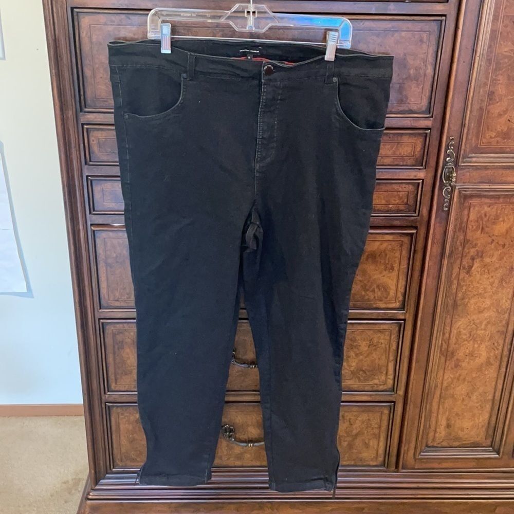 UNIVERSAL Standard black jeans - Picture 2 of 9
